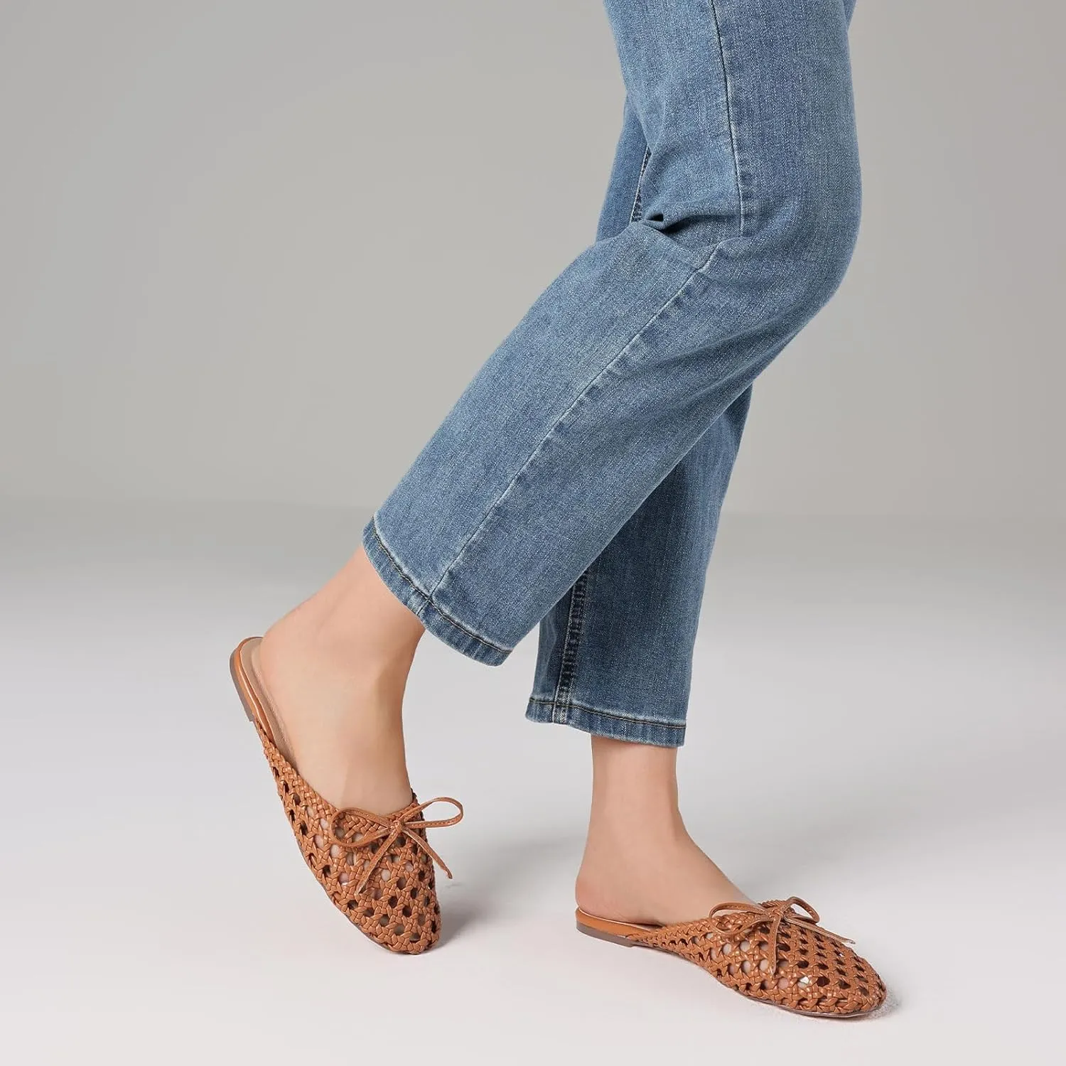 Synchoiss Woven Flat Sandals for Women Slip on Mesh Flats with Bow Knot Decoration Round Toe Espadrilles Slides Summer Mules Trendy